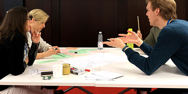 Eine Arbeitsgruppe in einem Workshop
