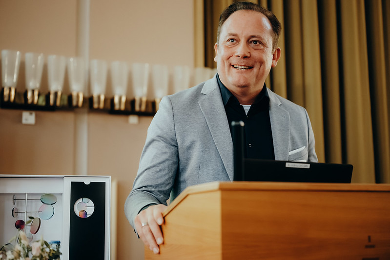 Prof. Dr. Christian Reintjes spricht ein Grußwort