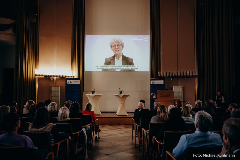 Digitale Grußworte von Dorothee Feller