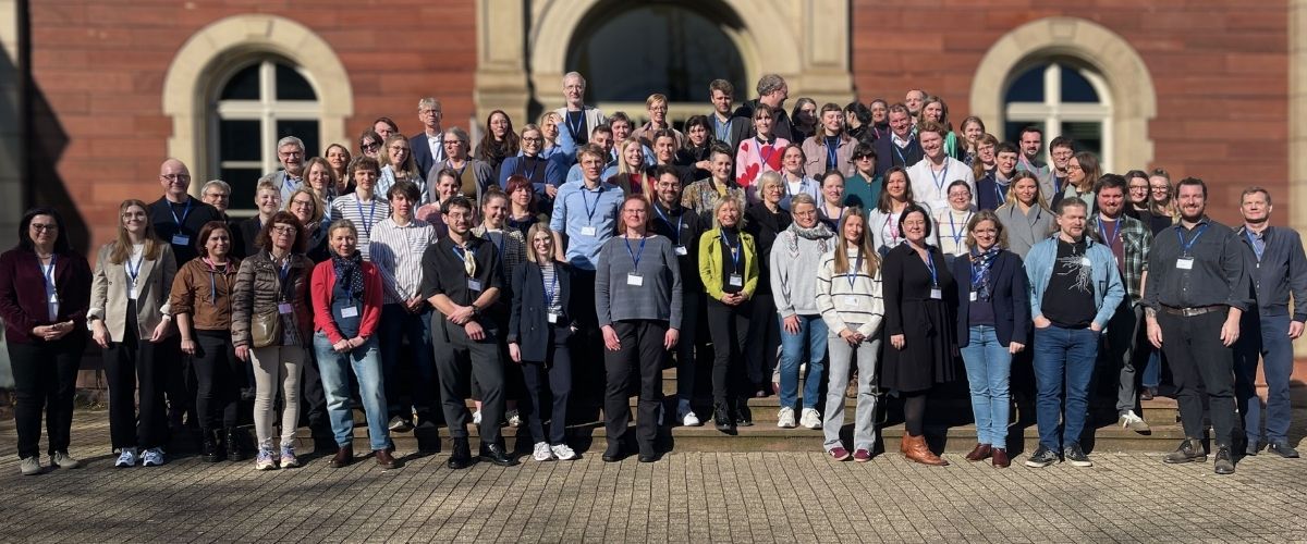 Der gesamte Forschungsverbund von LemaS-Transfer als Gruppe vor der Pädagogischen Hochschule Karlsruhe