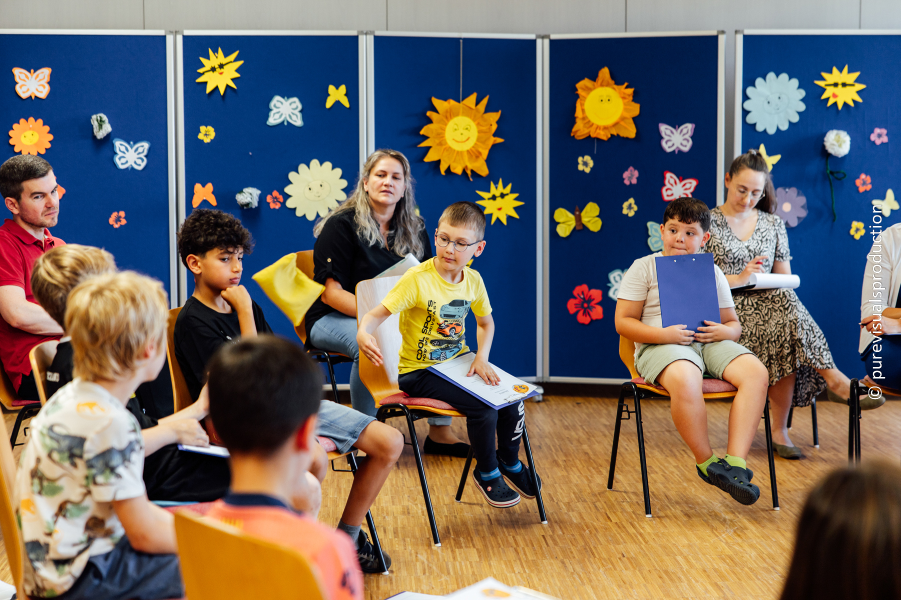 Kinder besprechen ein Gedicht bei den literarischen Gesprächen